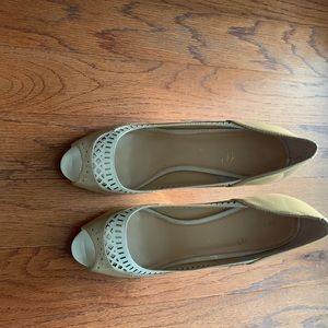 Ivanka Trump pumps - Size 10